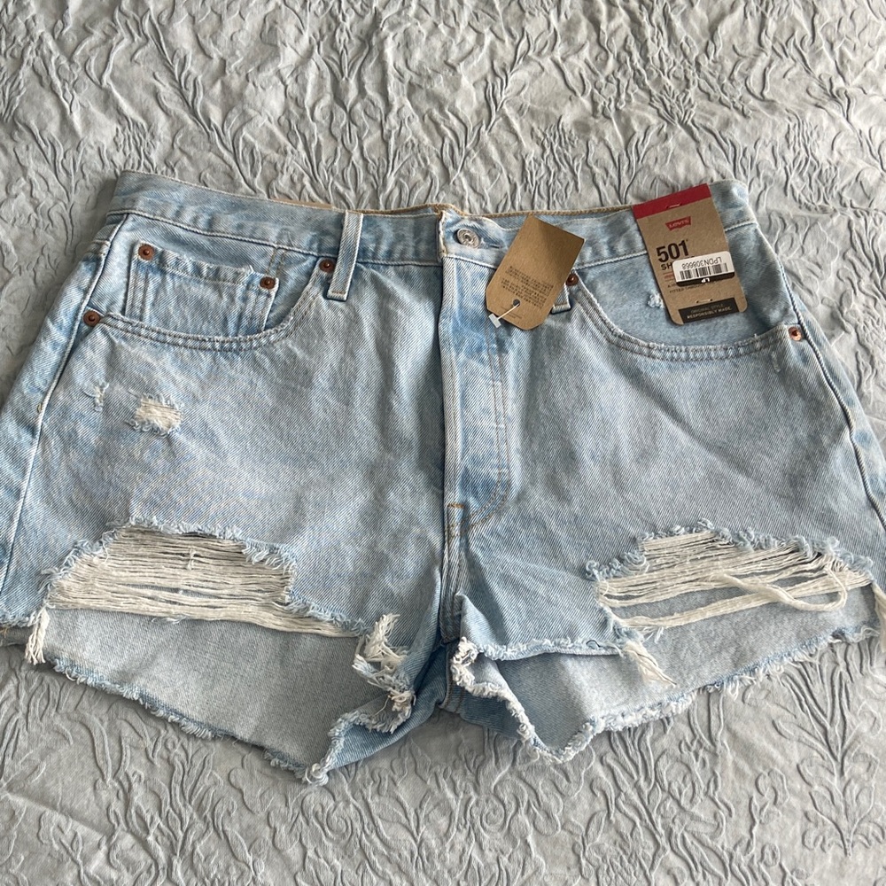 Levi's Women's Distressed Light Blue Jean Shorts Brand new (Size 32)